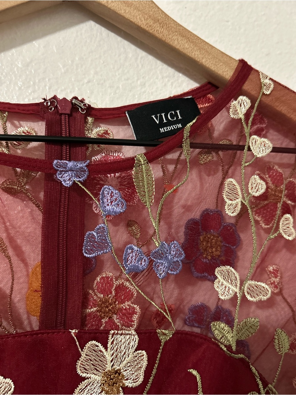 NWOT VICI BURGANDY FLORAL APPLIQUE MINI DRESS MELORIA SIZE M - Picture 7 of 8
